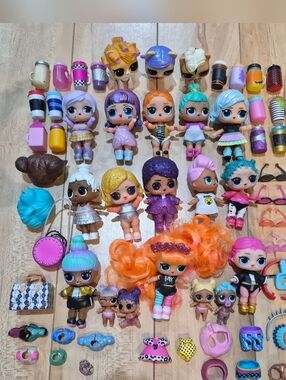L.O.L. Surprise! dolls and accessories ( Lot 2)